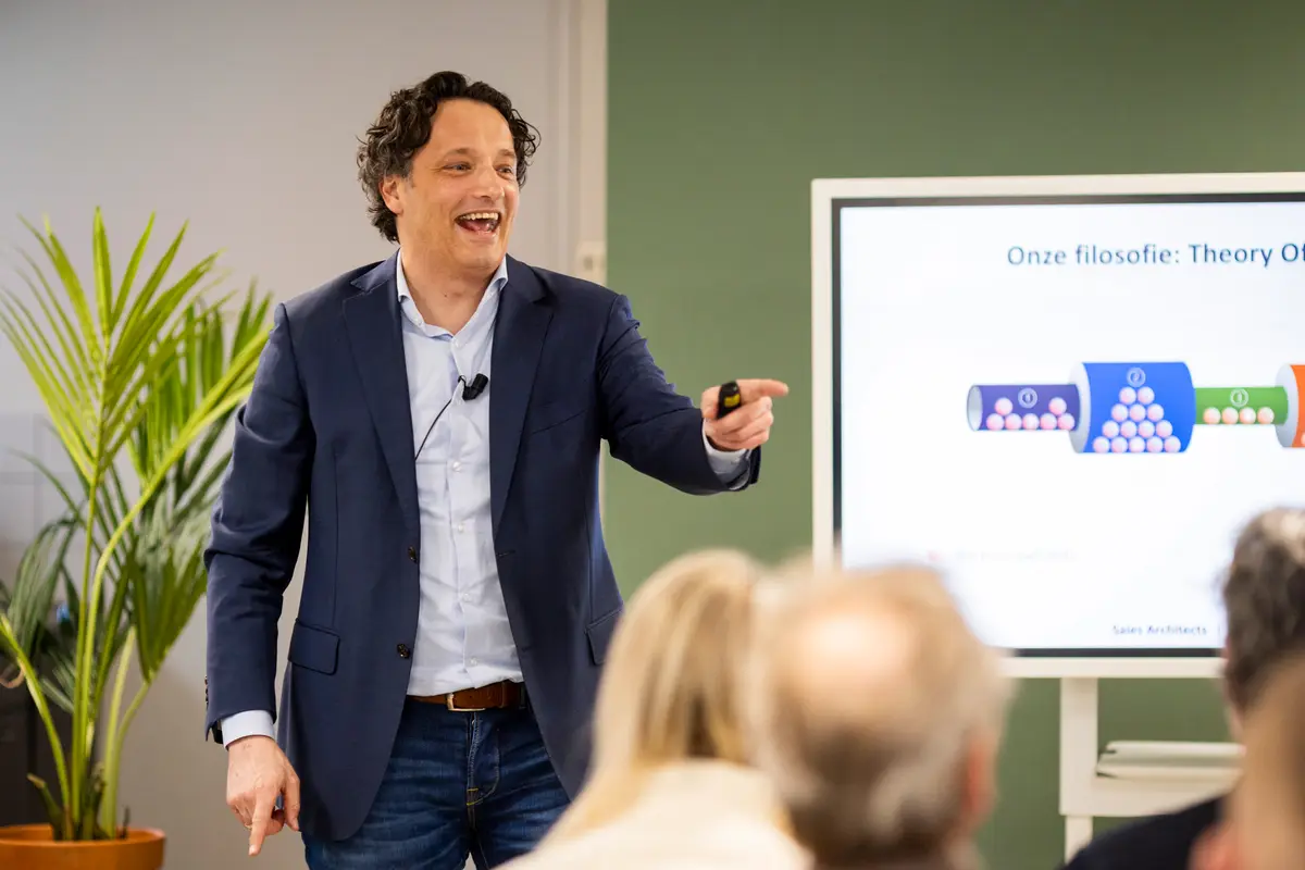 Jacob Schermers geeft een sessie over Theory of Constraints